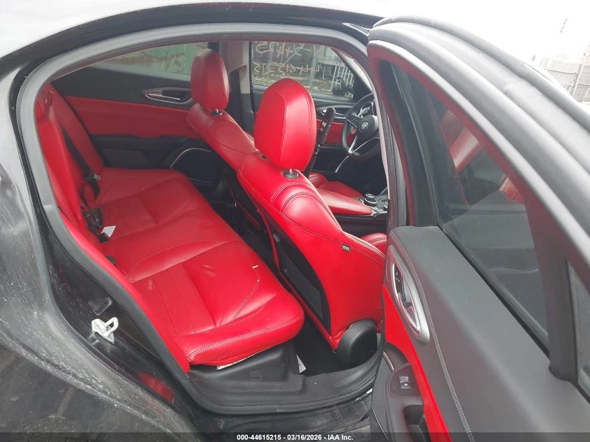 Alfa Romeo Giulia 2.0l Ti Rwd, снимка 8 - Автомобили и джипове - 54034659