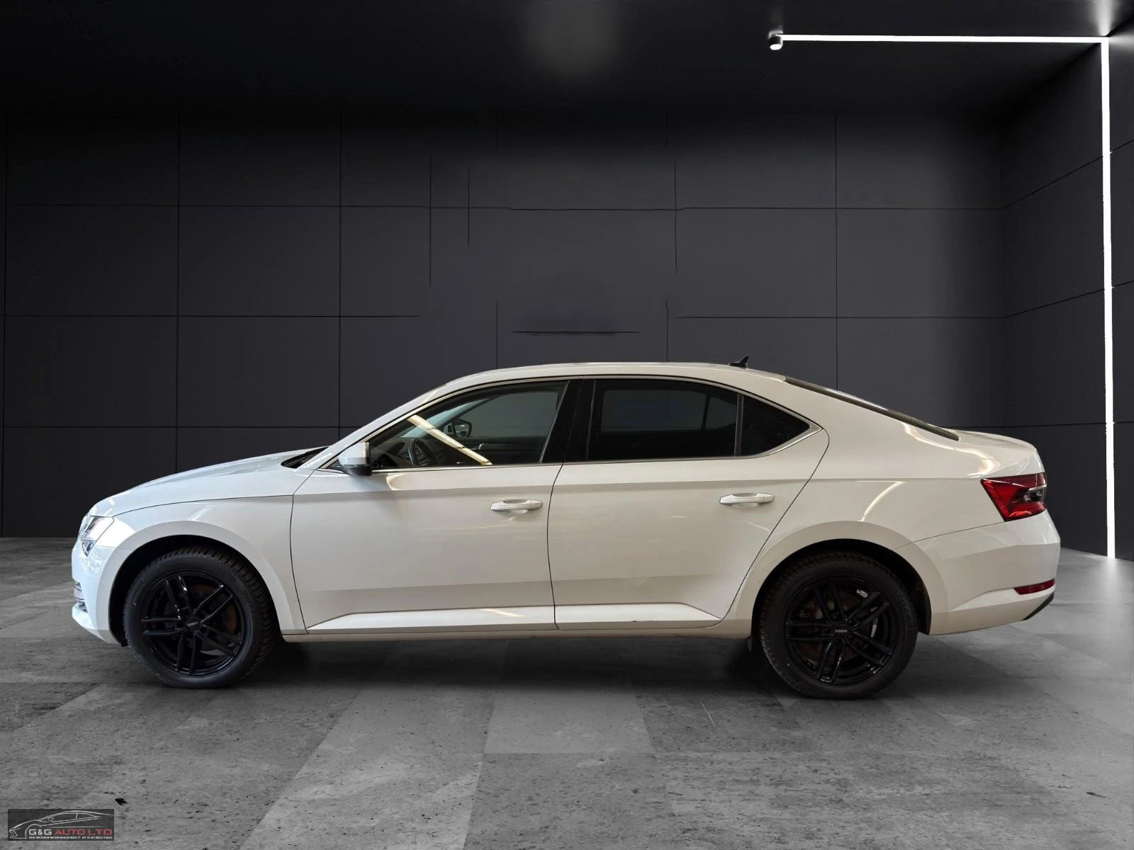 Skoda Superb PREMIUM/190HP/4X4/MATRIX/DSG/CAM/KLESS/320z, снимка 3 - Автомобили и джипове - 54270239