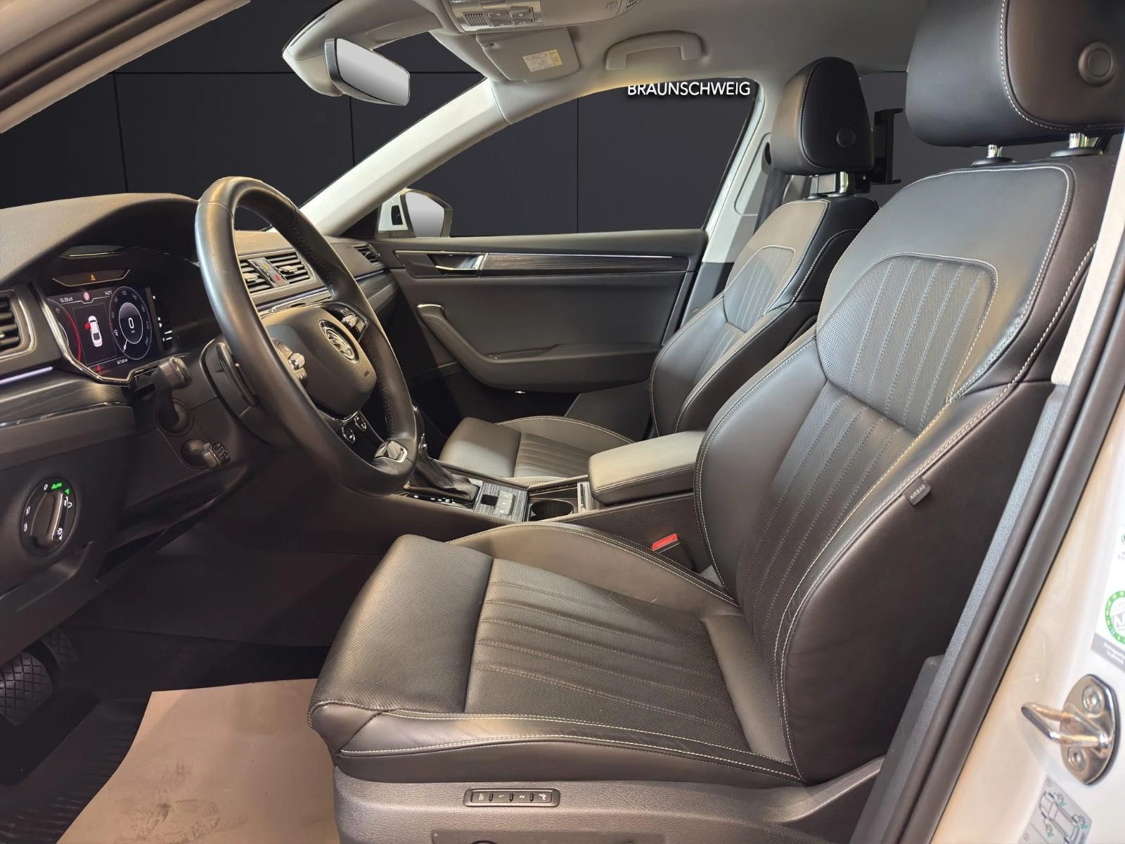 Skoda Superb PREMIUM/190HP/4X4/MATRIX/DSG/CAM/KLESS/320z, снимка 12 - Автомобили и джипове - 54270239