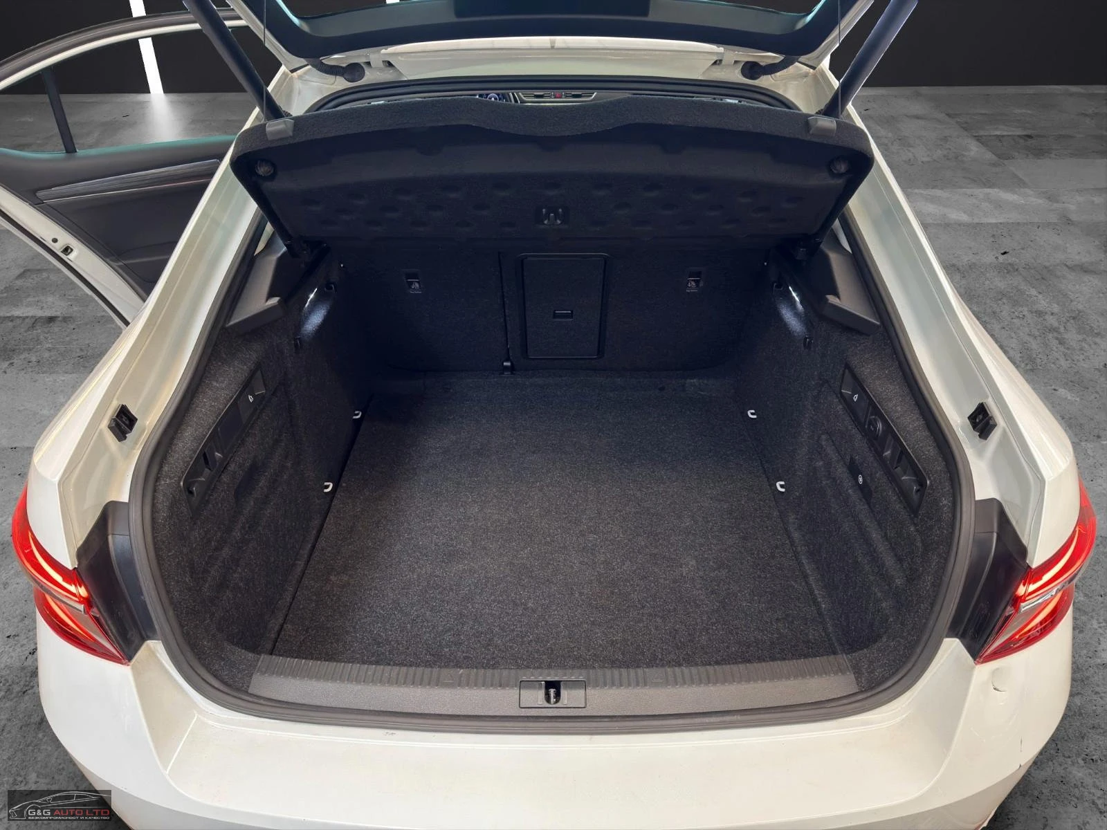 Skoda Superb PREMIUM/190HP/4X4/MATRIX/DSG/CAM/KLESS/320z, снимка 9 - Автомобили и джипове - 54270239