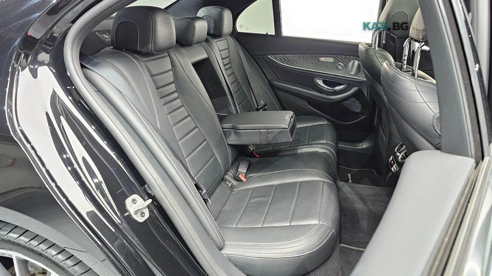 Mercedes-Benz E 350 AMG-LINE* 4MATIC* FULL-ASSISTS* BURMESTER* , снимка 16 - Автомобили и джипове - 54945388