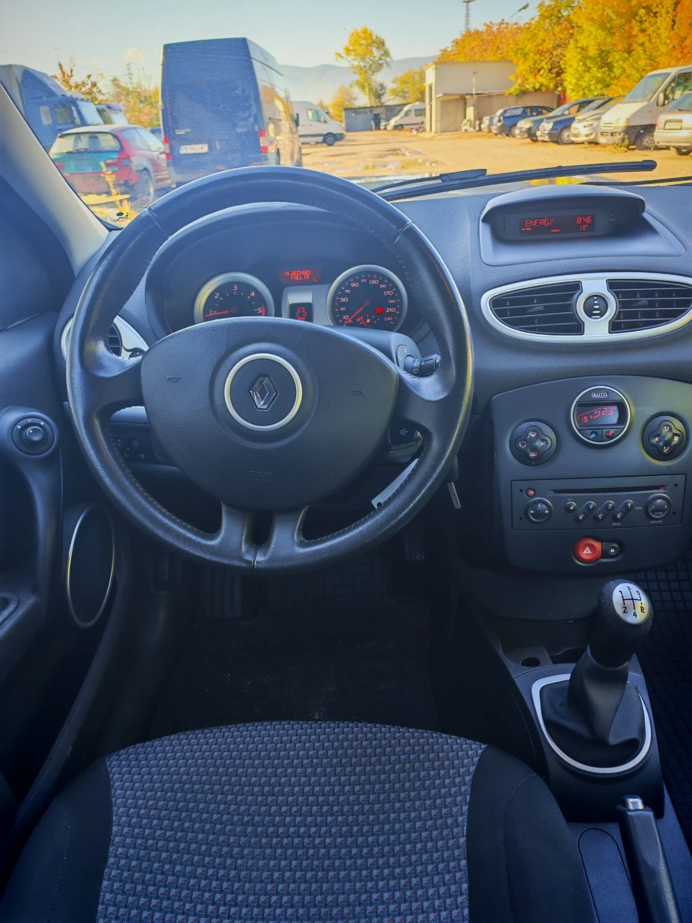 Renault Clio 1.5 дизел 2006, снимка 9 - Автомобили и джипове - 56540766
