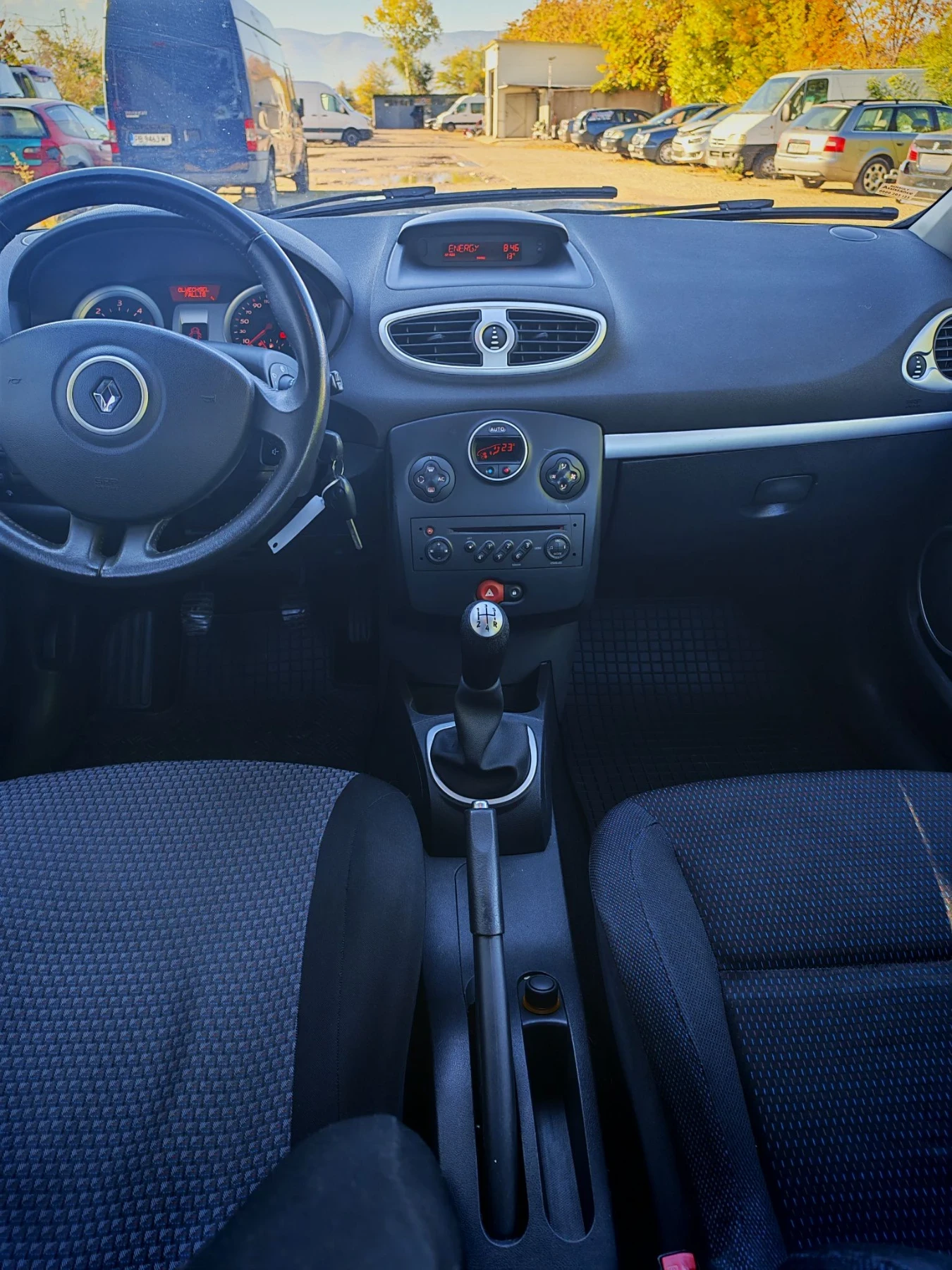 Renault Clio 1.5 дизел 2006, снимка 11 - Автомобили и джипове - 56540766