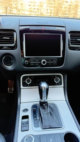 VW Touareg 4.2TDI-V8 340k.c DISTRONIC PANO, снимка 7