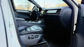 VW Touareg 4.2TDI-V8 340k.c DISTRONIC PANO - 11000 € / 21514.13 лв. - 70306622 9