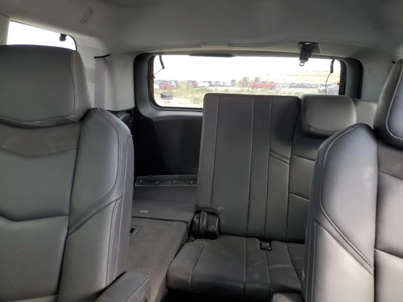 Cadillac Escalade, снимка 10 - Автомобили и джипове - 47970972