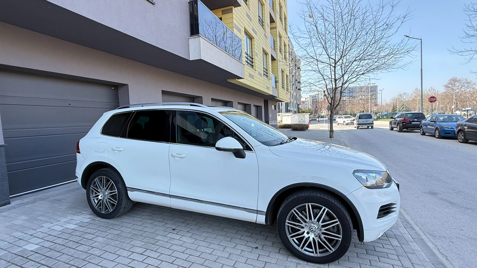 VW Touareg 4.2TDI-V8 340k.c DISTRONIC PANO, снимка 3 - Автомобили и джипове - 53841139