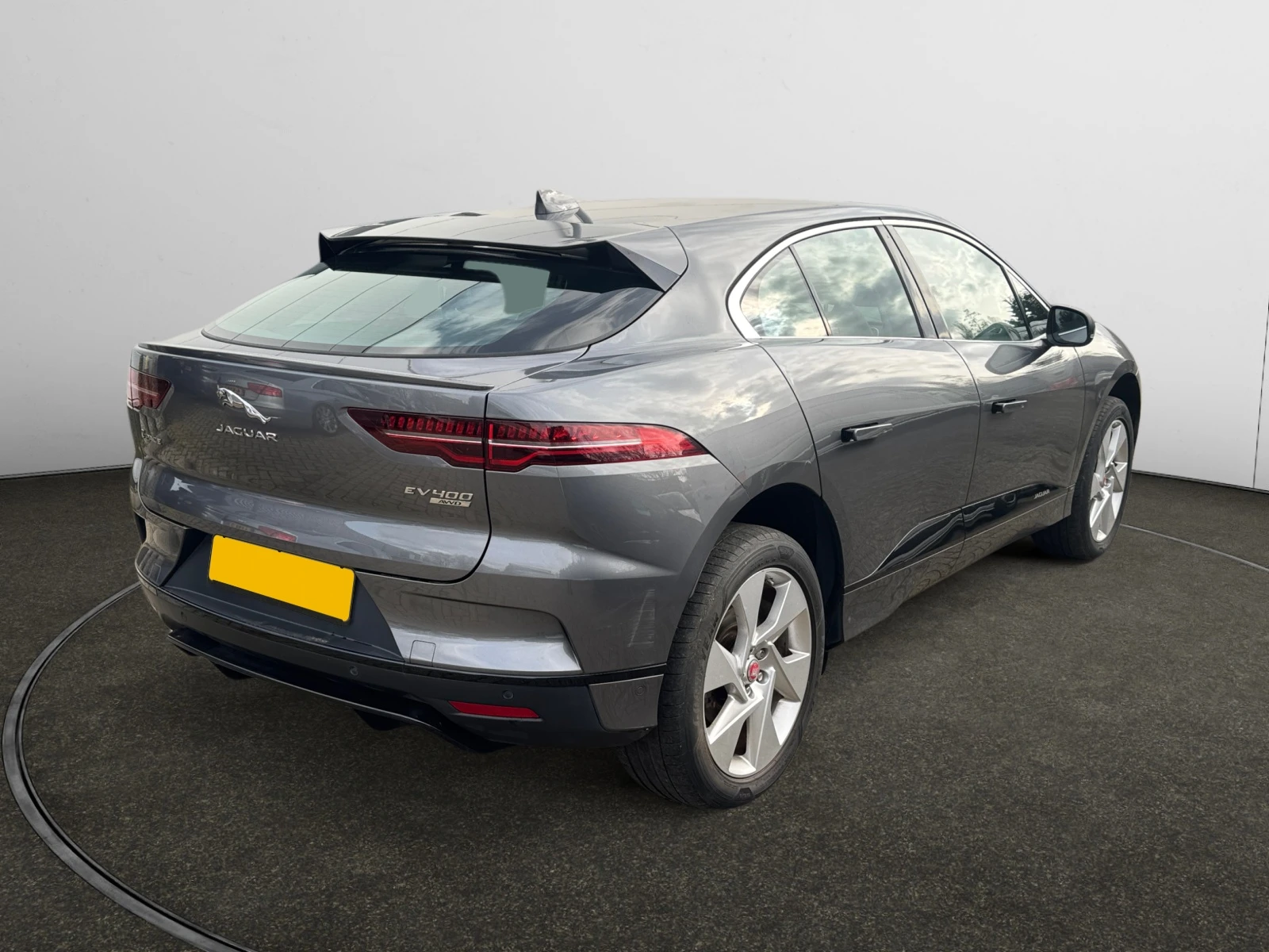 Jaguar I-Pace 90 kWh SE, снимка 6 - Автомобили и джипове - 54190483