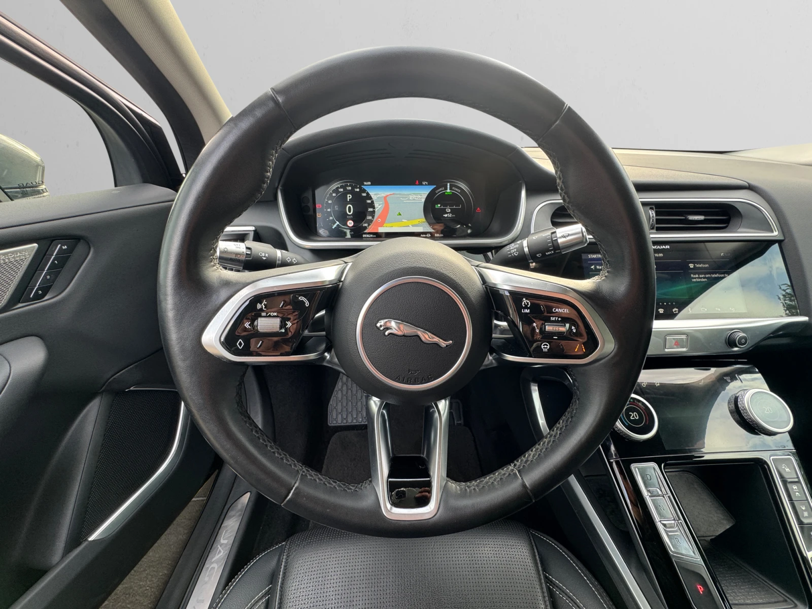 Jaguar I-Pace 90 kWh SE, снимка 14 - Автомобили и джипове - 54190483