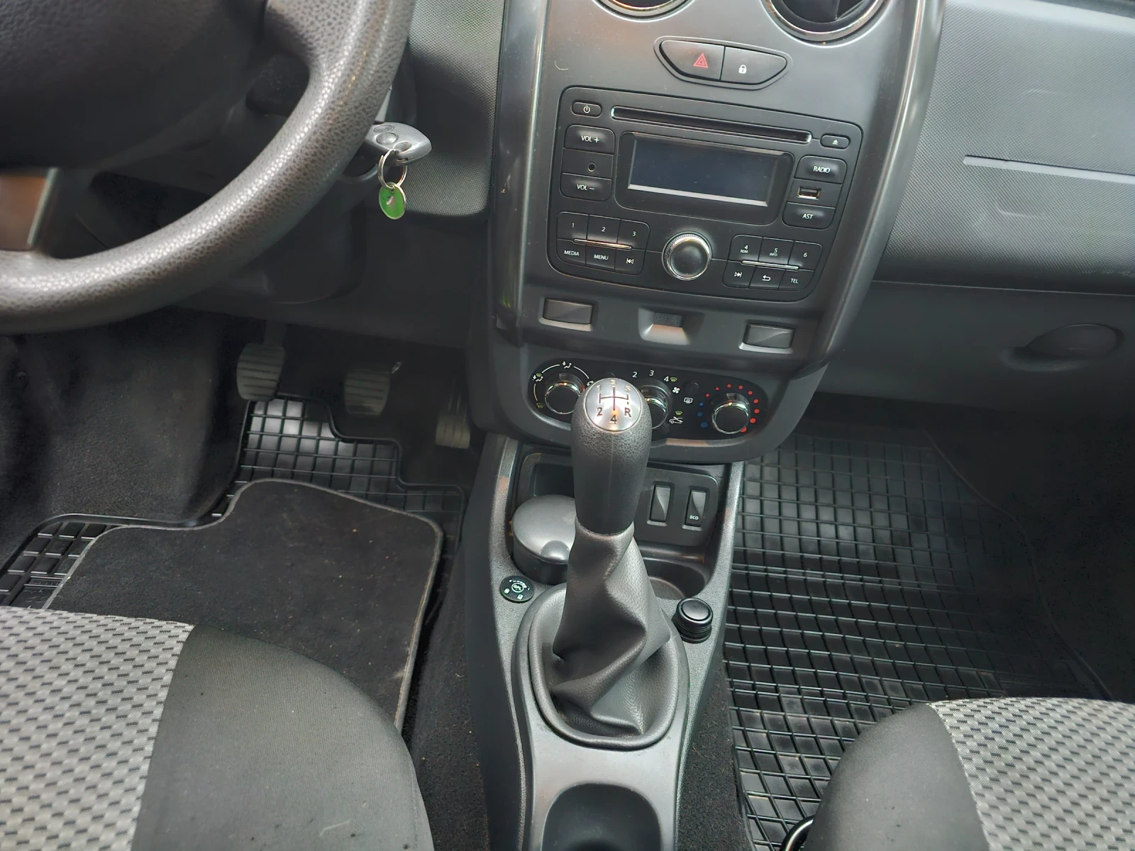 Dacia Duster, снимка 4 - Автомобили и джипове - 54589977