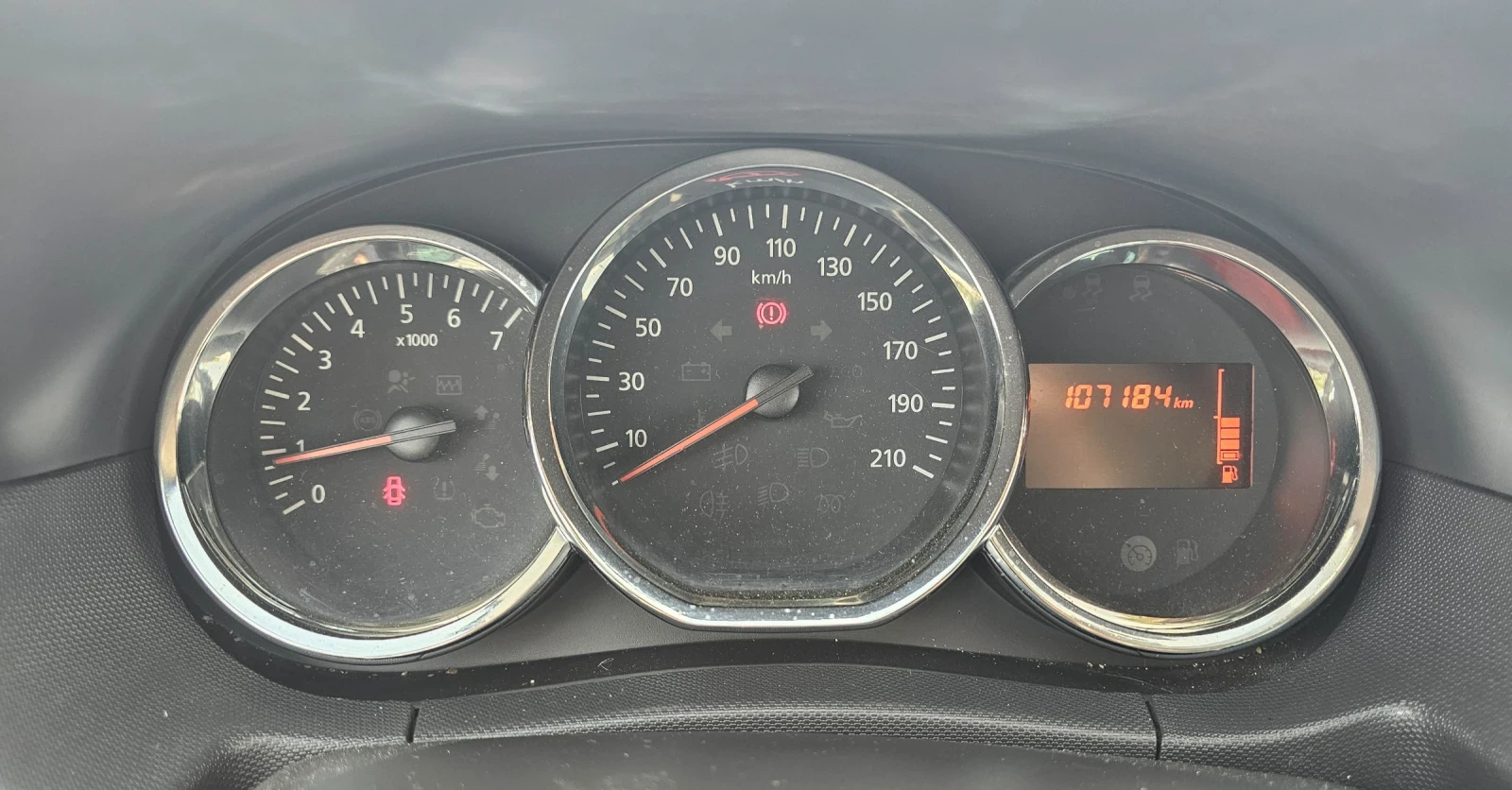 Dacia Duster, снимка 3 - Автомобили и джипове - 54589977