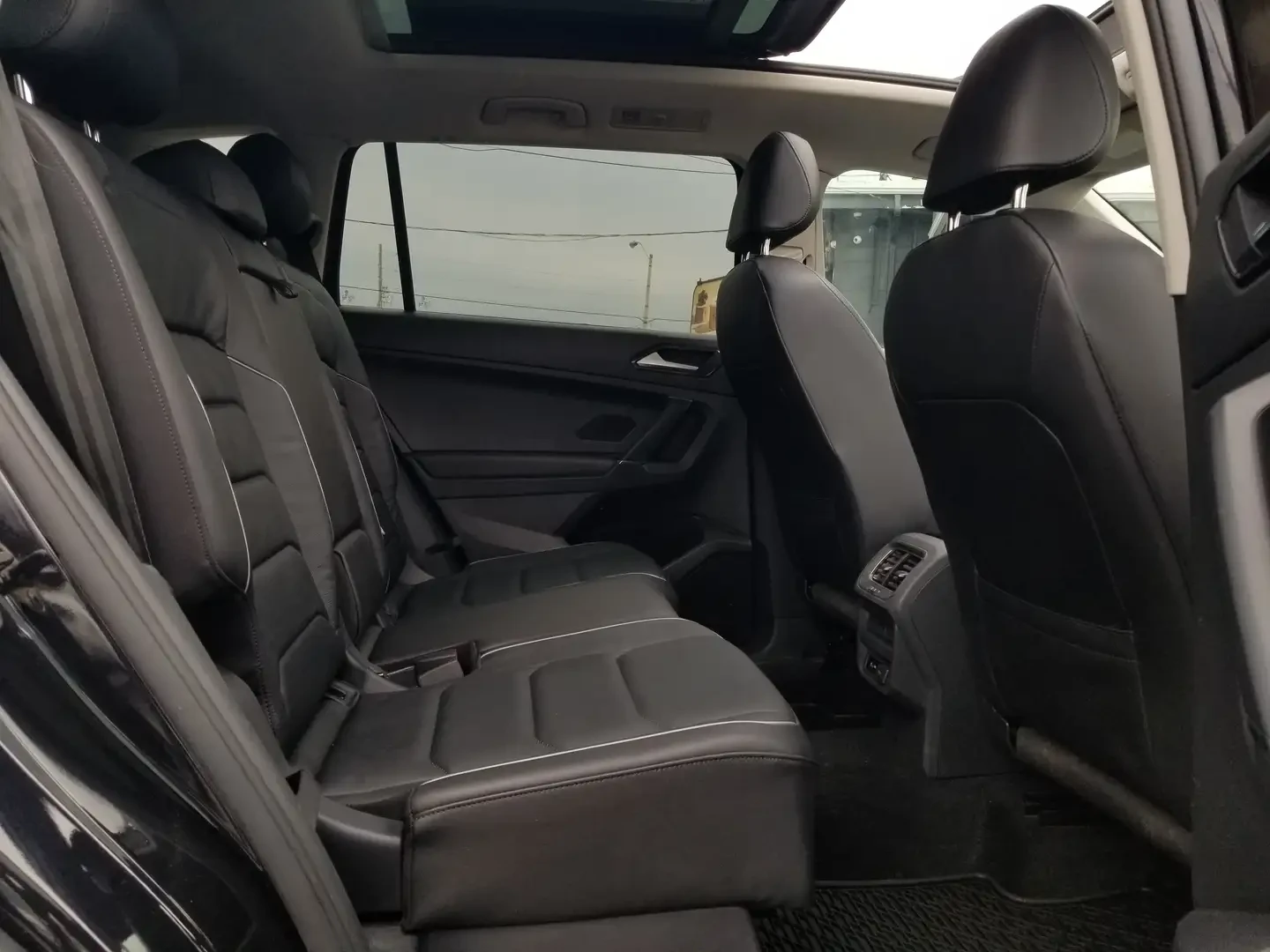VW Tiguan HIGHLINE* 4MOTION* DISTRONIC*  ПОДГРЕВ* ПАНОРАМА, снимка 17 - Автомобили и джипове - 55188658