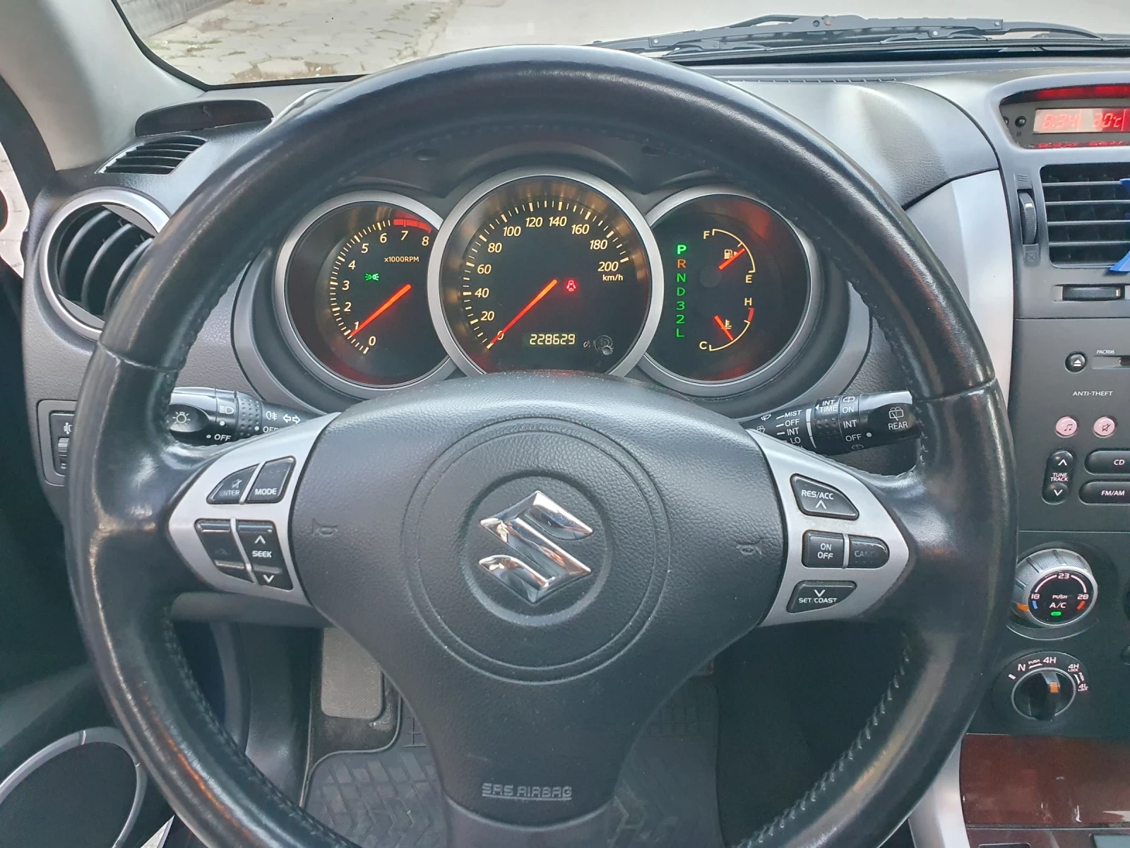 Suzuki Grand vitara 2.0i-БЕНЗИН/ГАЗ, снимка 14 - Автомобили и джипове - 55255488