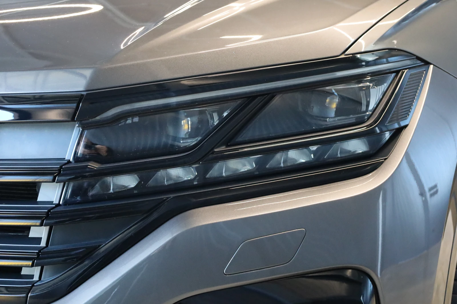 VW Touareg FACELIFT* R-LINE* IQ MATRIX LIGHTS* DYNAUDIO* PANO | Mobile.bg � ����������� 4