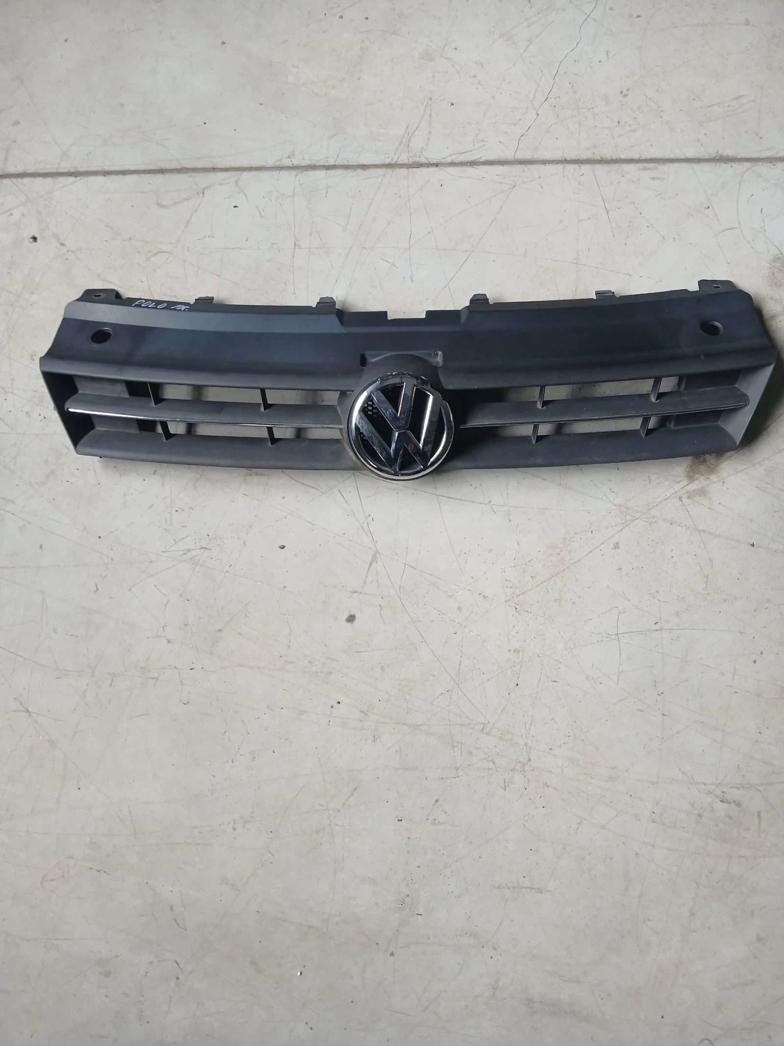6R0 853 653 решетка предна броня VW POLO 2012г 