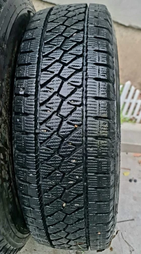 Гуми Зимни 195/70R15, снимка 2 - Гуми и джанти - 52728740