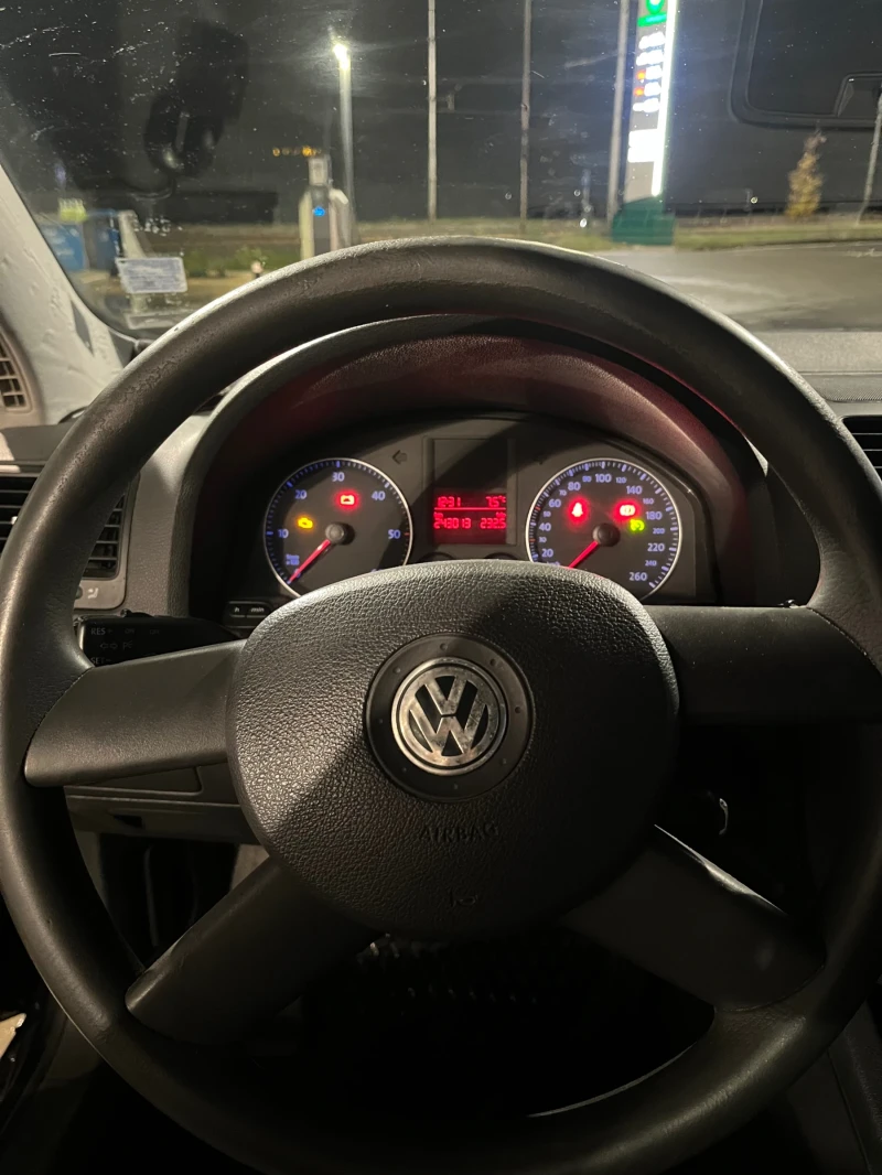 VW Golf 1.9 TDI, снимка 5 - Автомобили и джипове - 48098170