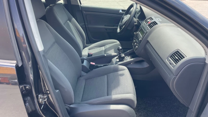 VW Golf 1.9tdi, снимка 14 - Автомобили и джипове - 50596529