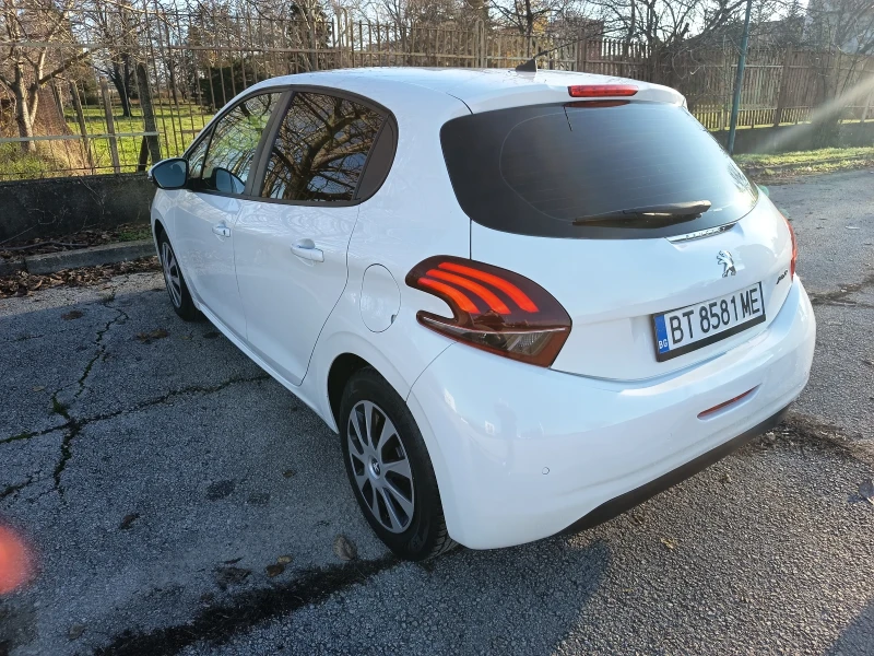 Peugeot 208 1.6 blue hdi Facelift, снимка 9 - Автомобили и джипове - 52798237
