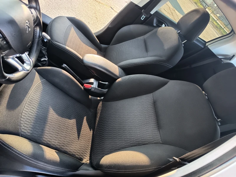 Peugeot 208 1.6 blue hdi Facelift, снимка 5 - Автомобили и джипове - 52798237