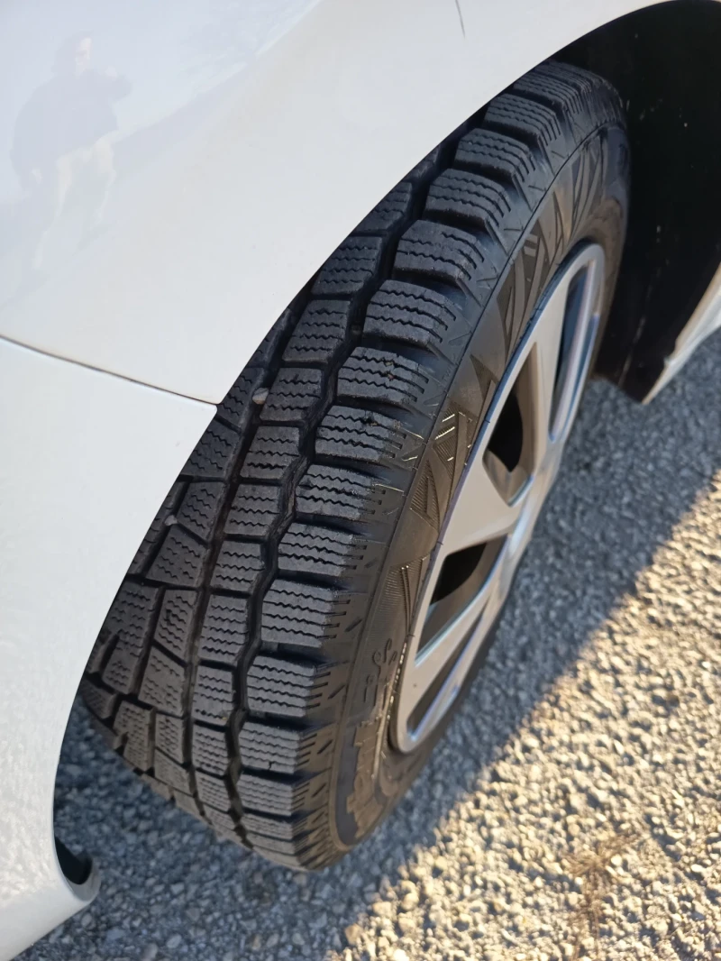 Peugeot 208 1.6 blue hdi Facelift, снимка 4 - Автомобили и джипове - 52798237