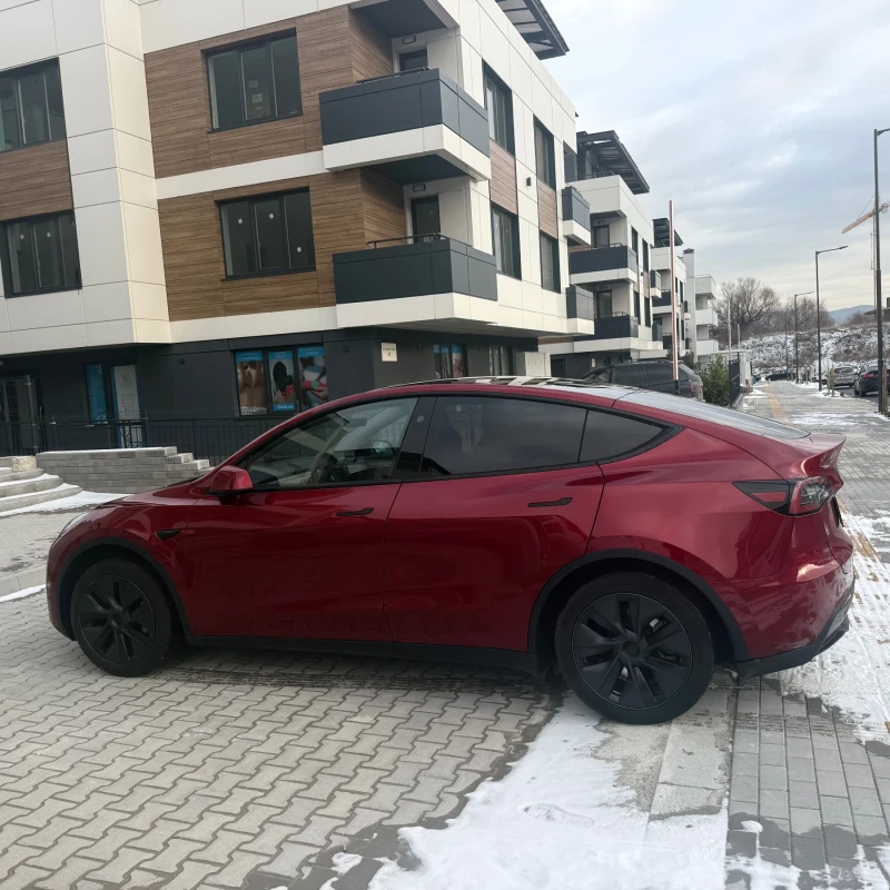 Tesla Model Y 2025 Long Range 12000 км Ultra red, снимка 6 - Автомобили и джипове - 53087555