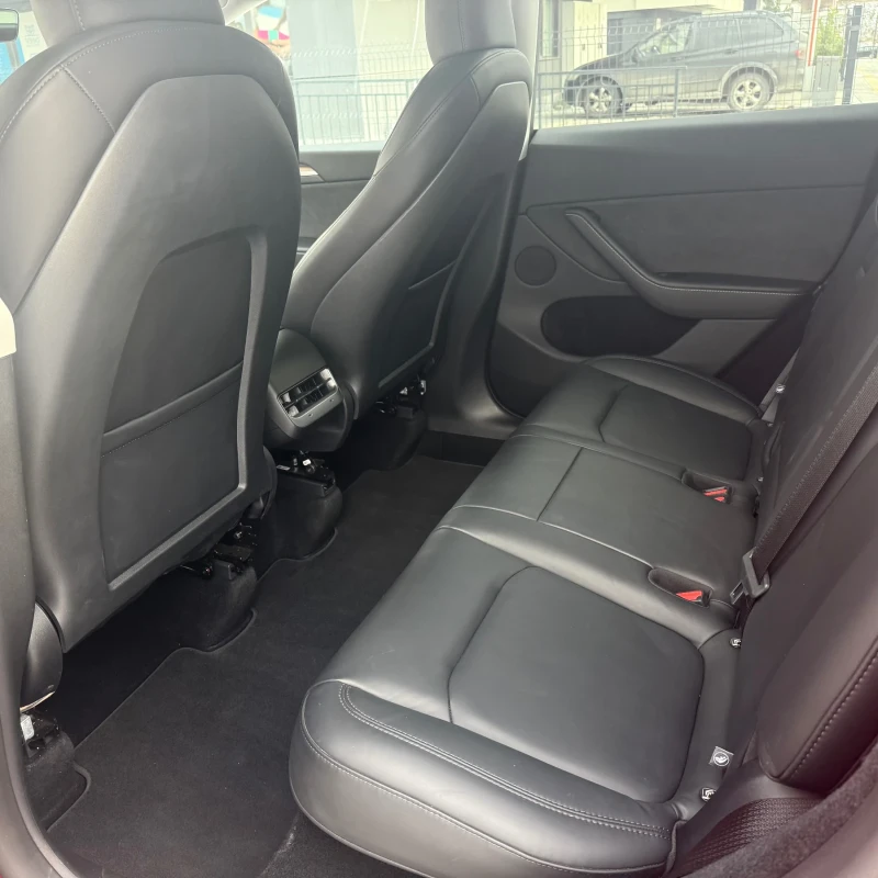 Tesla Model Y 2025 Long Range 12000 км Ultra red, снимка 10 - Автомобили и джипове - 53087555