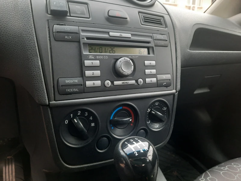 Ford Fiesta, снимка 10 - Автомобили и джипове - 53213489