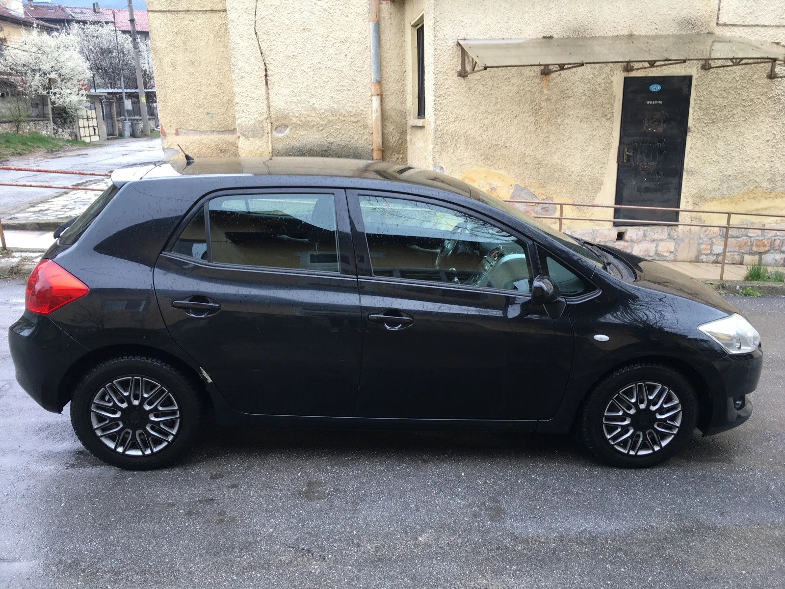 Toyota Auris 1.4L 16V FWD - изображение 3