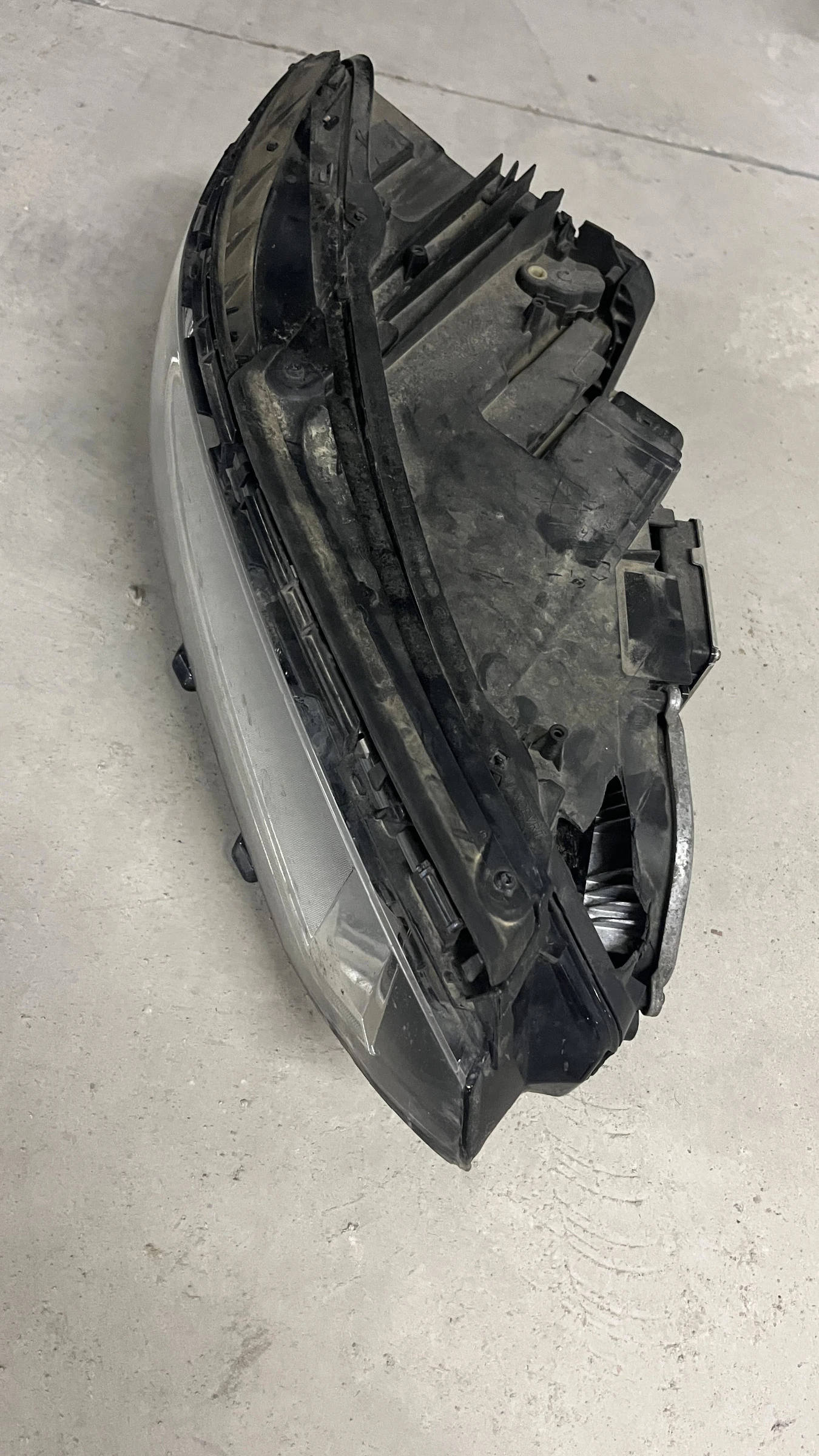 VW Passat B8 лед матрични фарове за части