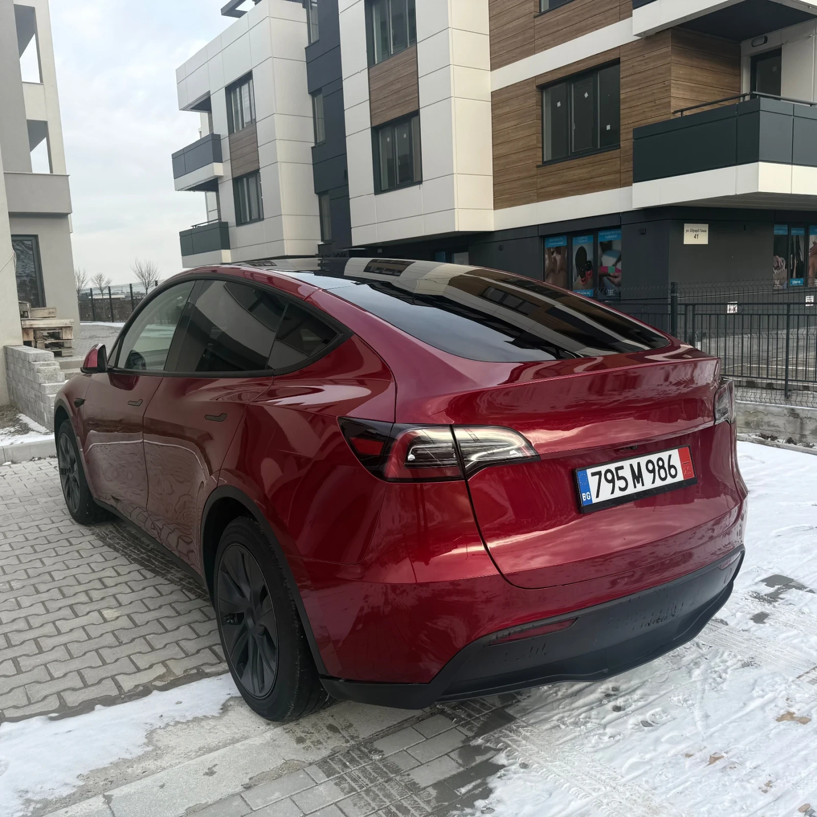 Tesla Model Y 2025 Long Range 12000 км Ultra red - изображение 5