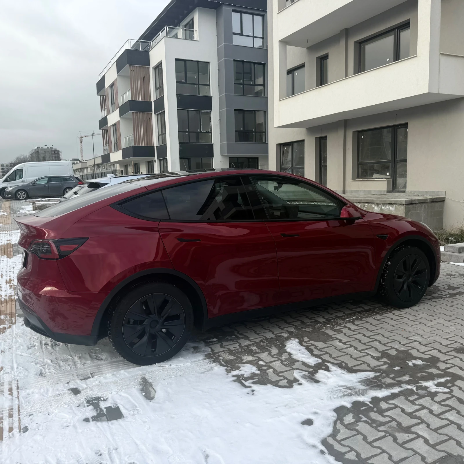 Tesla Model Y 2025 Long Range 12000 км Ultra red - изображение 2
