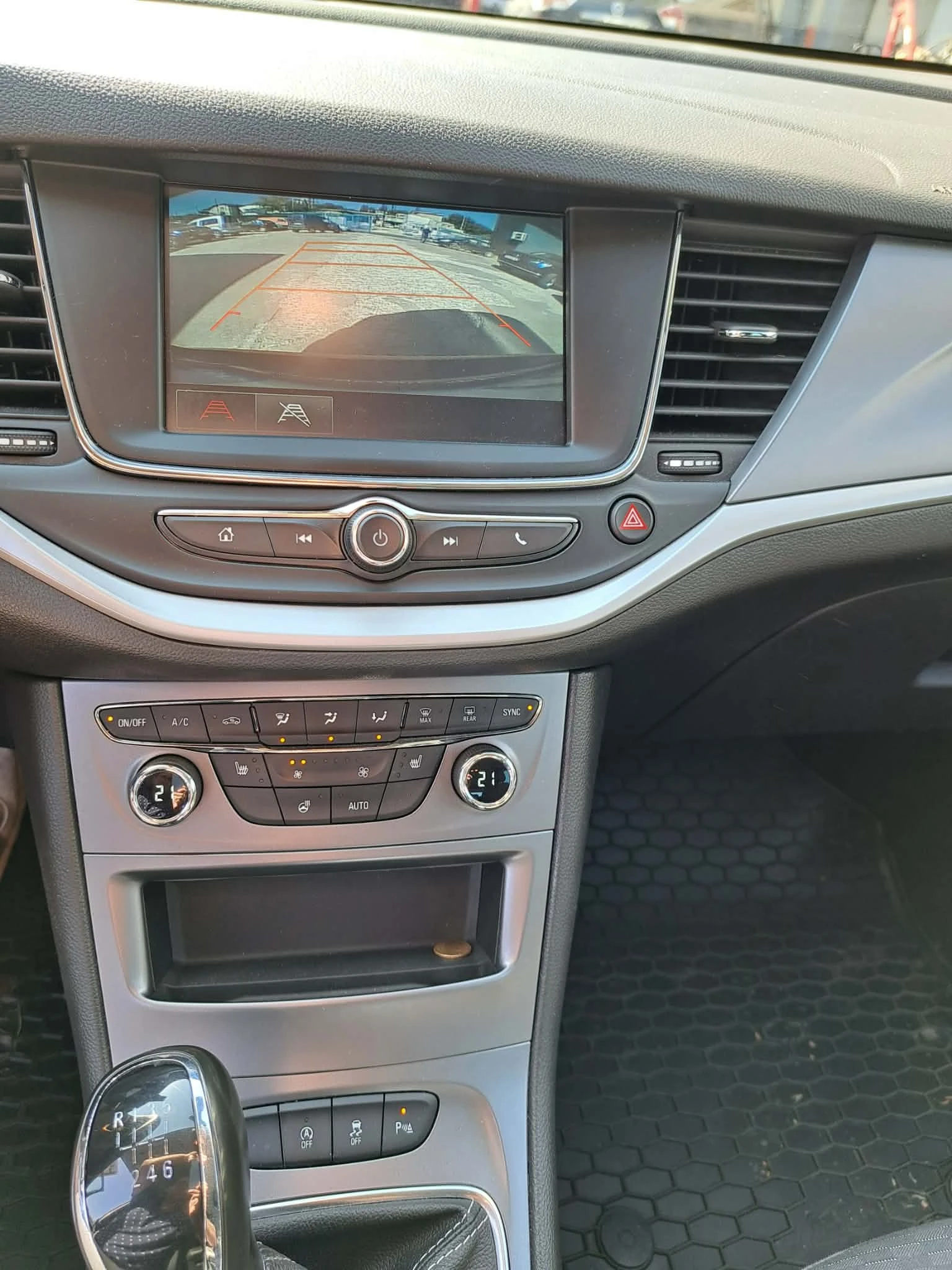 Opel Astra 1.6 CDTI, снимка 7 - Автомобили и джипове - 53715603