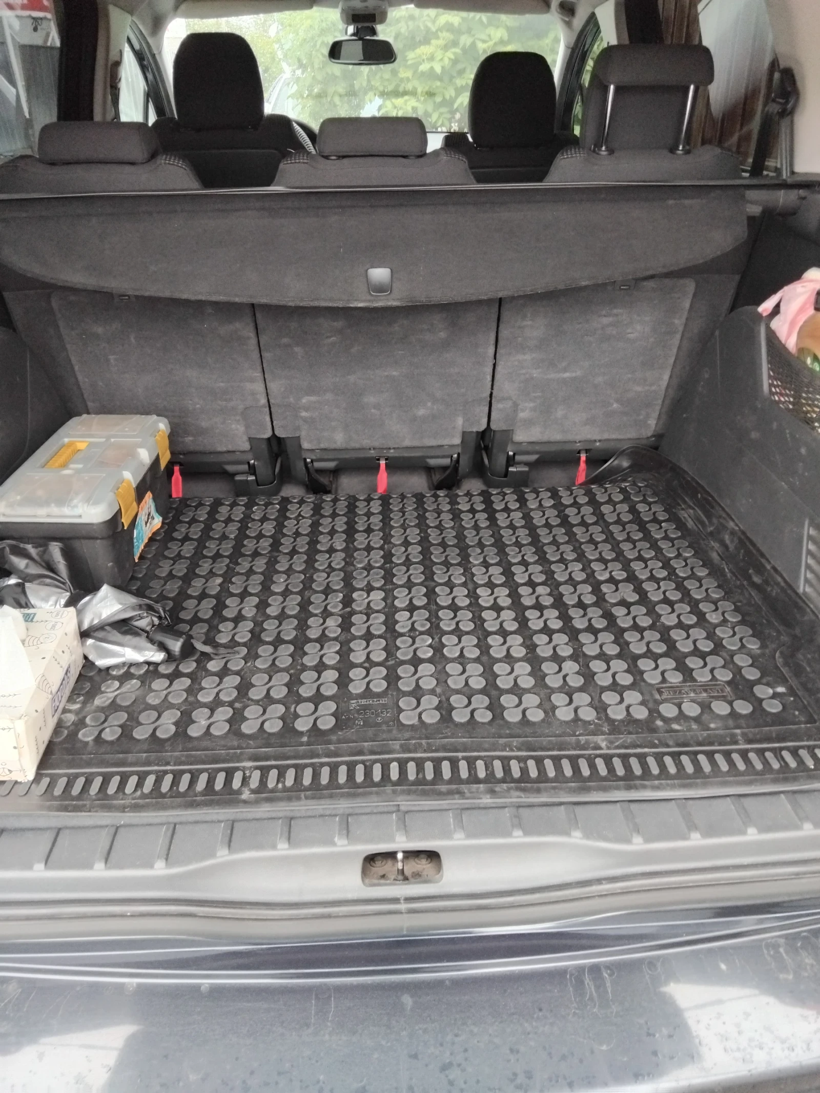 Peugeot 5008 1.6 hdi, снимка 11 - Автомобили и джипове - 54478391