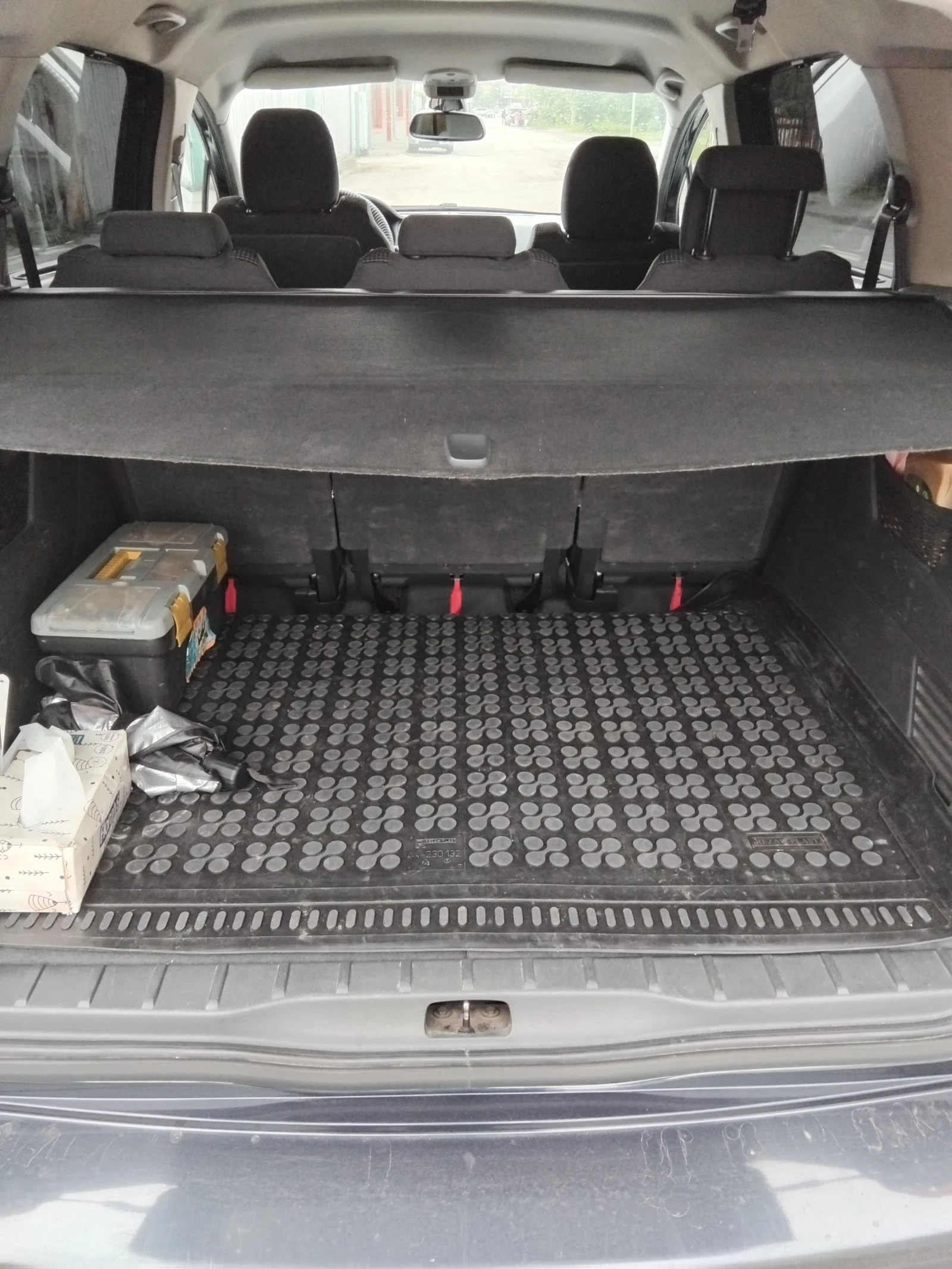 Peugeot 5008 1.6 hdi, снимка 10 - Автомобили и джипове - 54478391