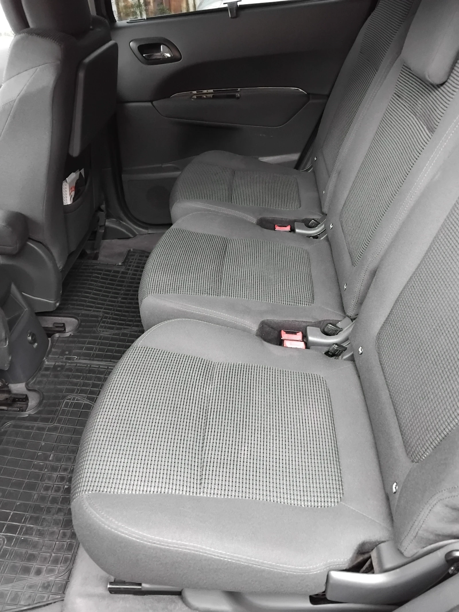 Peugeot 5008 1.6 hdi, снимка 9 - Автомобили и джипове - 54478391