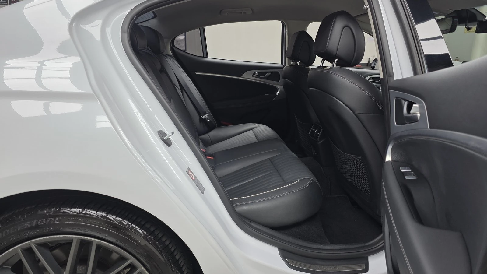 Genesis G70 2.0* KEYLESS* ПОДГРЕВ ВОЛАН* BLIND SPOT* КРАЙНА ЦЕ, снимка 11 - Автомобили и джипове - 55271959