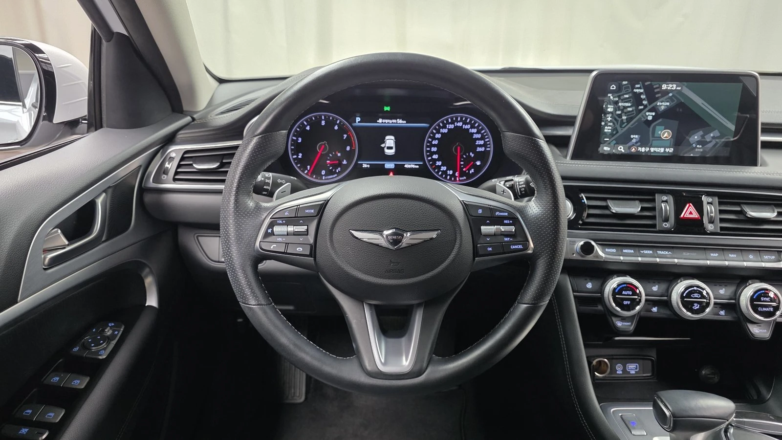 Genesis G70 2.0* KEYLESS* ПОДГРЕВ ВОЛАН* BLIND SPOT* КРАЙНА ЦЕ, снимка 14 - Автомобили и джипове - 55271959