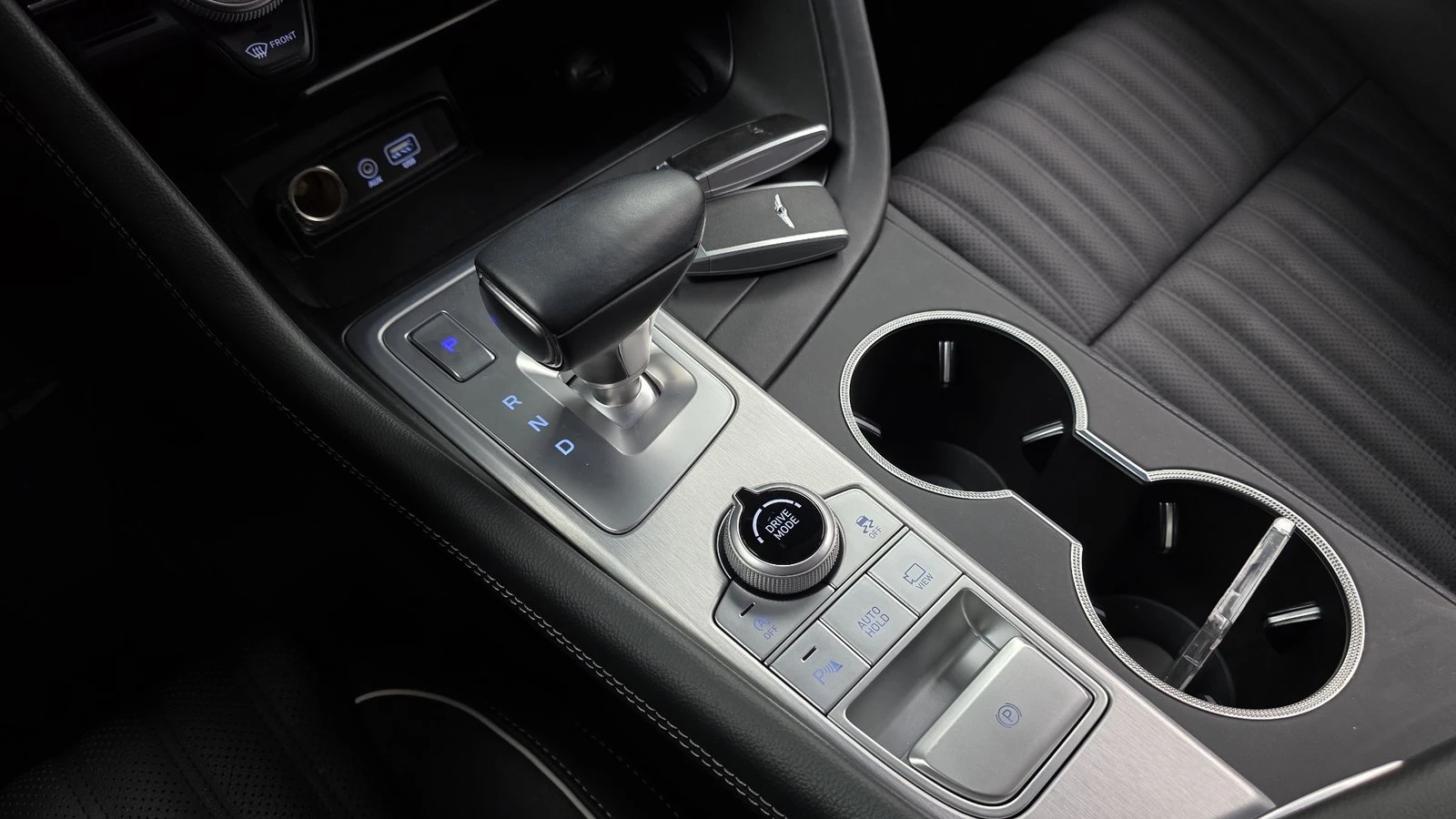 Genesis G70 2.0* KEYLESS* ПОДГРЕВ ВОЛАН* BLIND SPOT* КРАЙНА ЦЕ, снимка 9 - Автомобили и джипове - 55271959