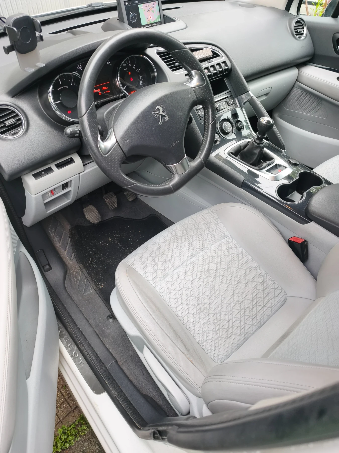 Peugeot 3008 1.6 hdi, снимка 9 - Автомобили и джипове - 55650413