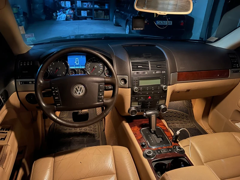 VW Touareg, снимка 3 - Автомобили и джипове - 48896507