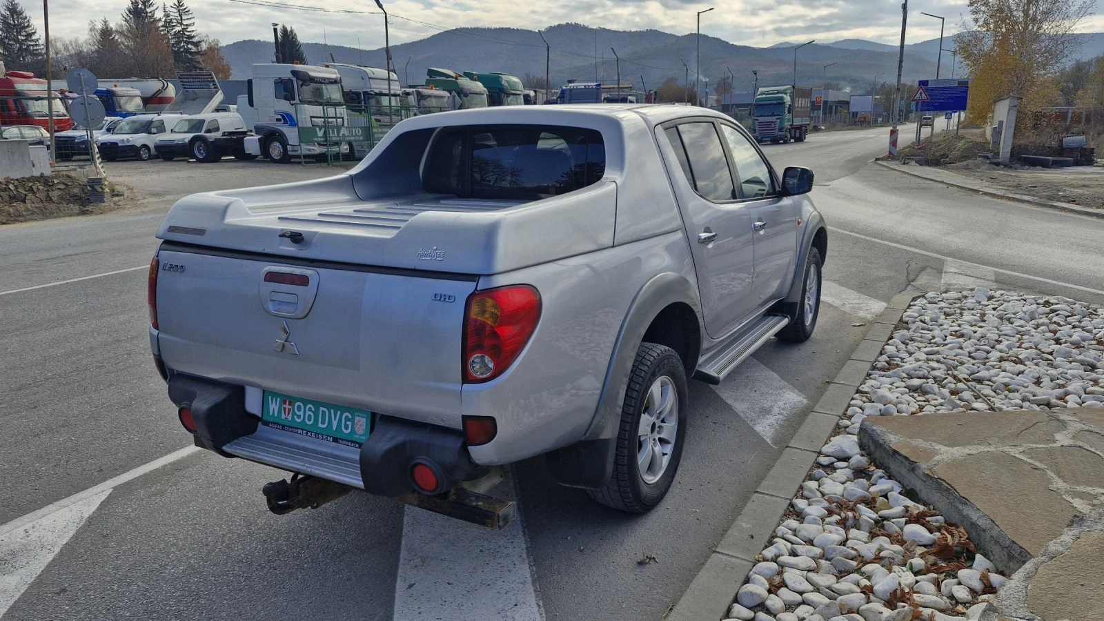 Mitsubishi L200 2, 5 DI-D 4X4 - изображение 3