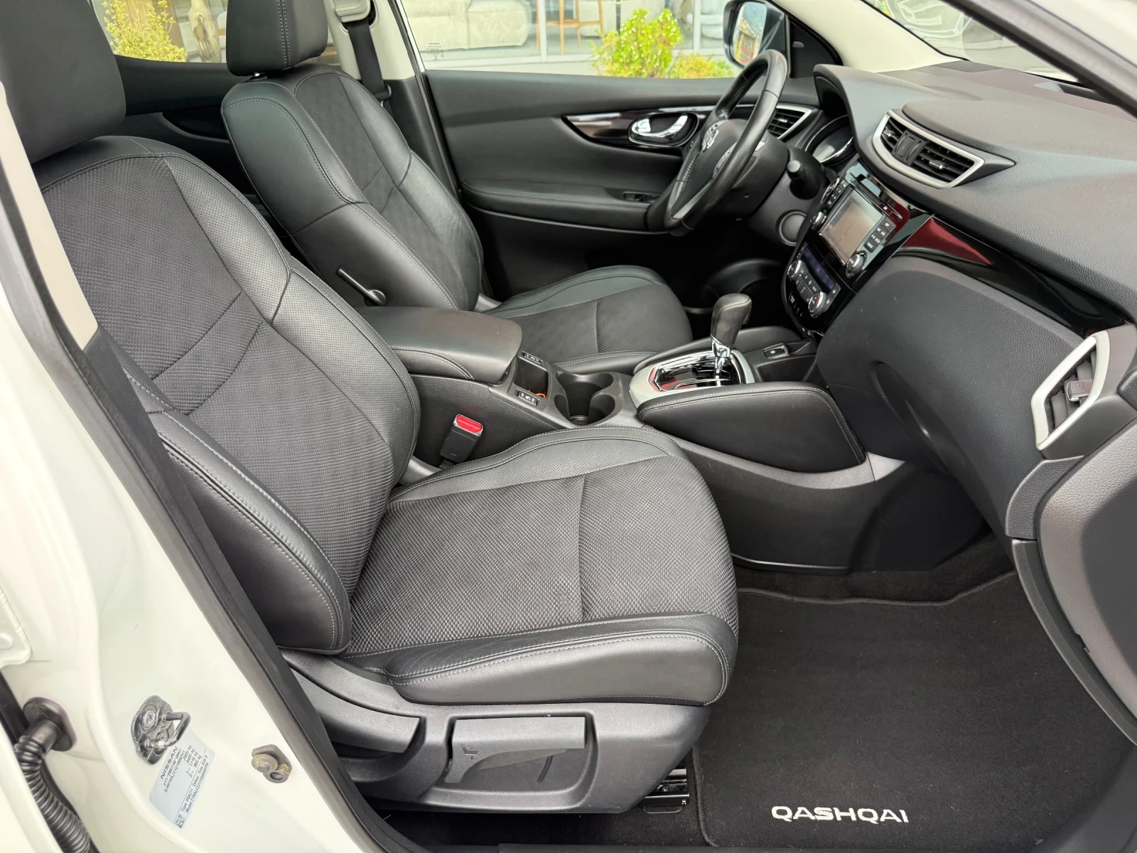 Nissan Qashqai 1.6DCi / N-TEC / FULL / AVTOMAT / 360 / NAVI / LED, снимка 11 - Автомобили и джипове - 55790146