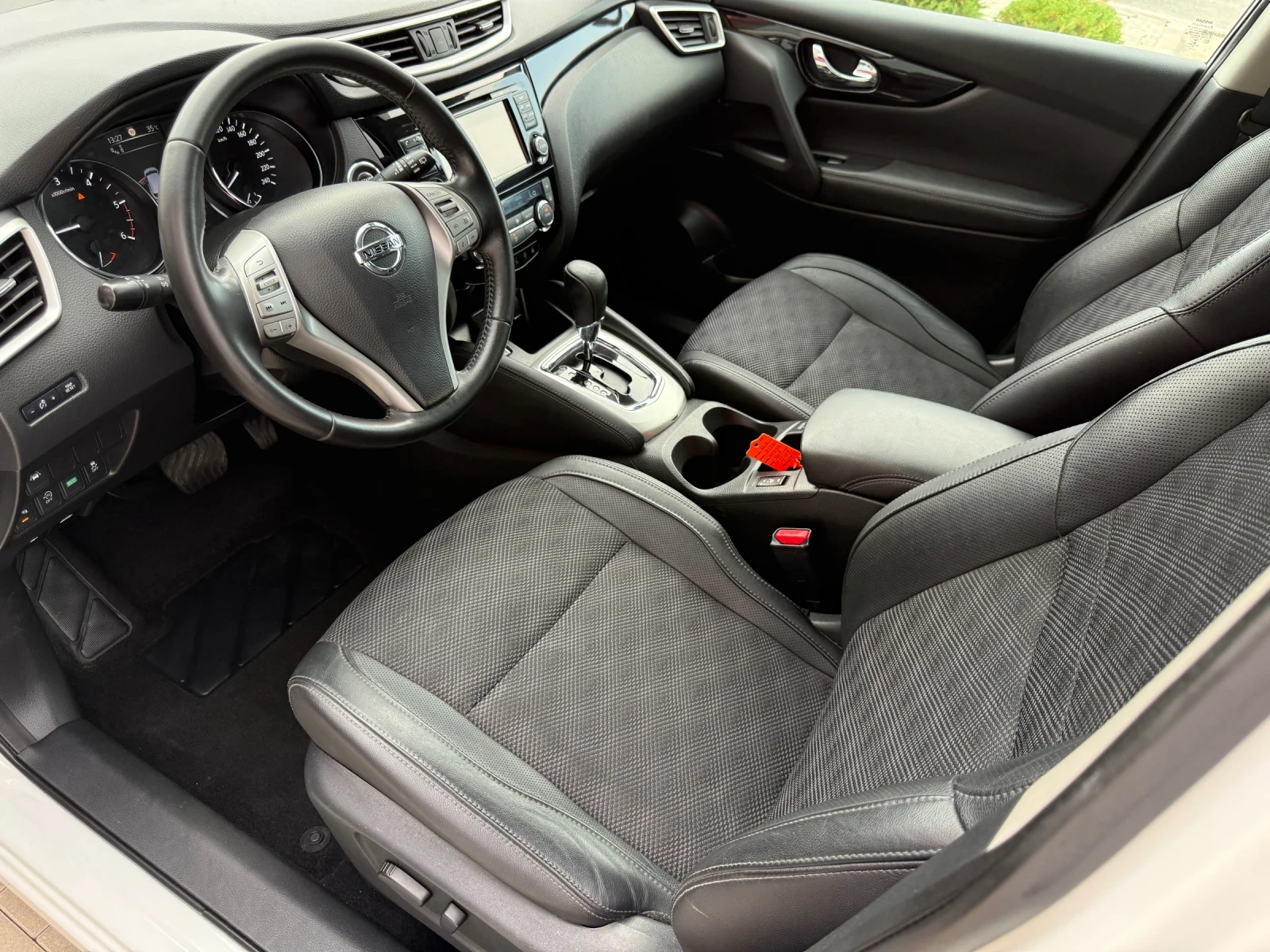 Nissan Qashqai 1.6DCi / N-TEC / FULL / AVTOMAT / 360 / NAVI / LED, снимка 9 - Автомобили и джипове - 55790146