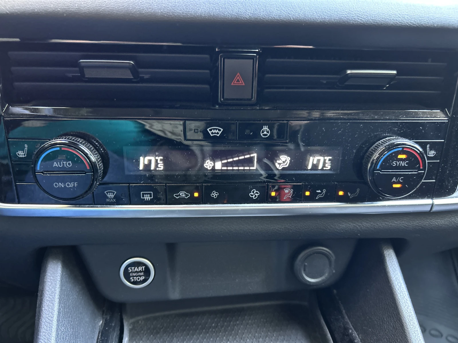 Nissan Qashqai 1.3 MILD Hybrid ACENTA, снимка 7 - Автомобили и джипове - 55811324