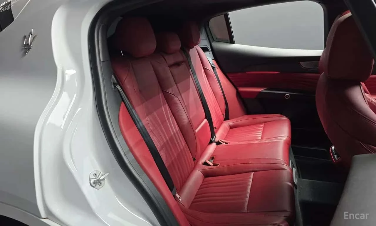 Maserati Grecale AWD GT | АВТОФИНАНСИРАНЕ, снимка 12 - Автомобили и джипове - 56319168
