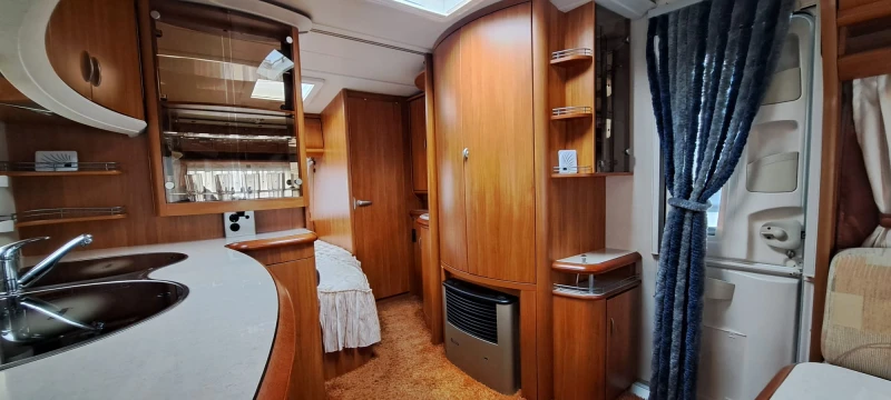 Каравана Hobby 560, снимка 9 - Каравани и кемпери - 52148597