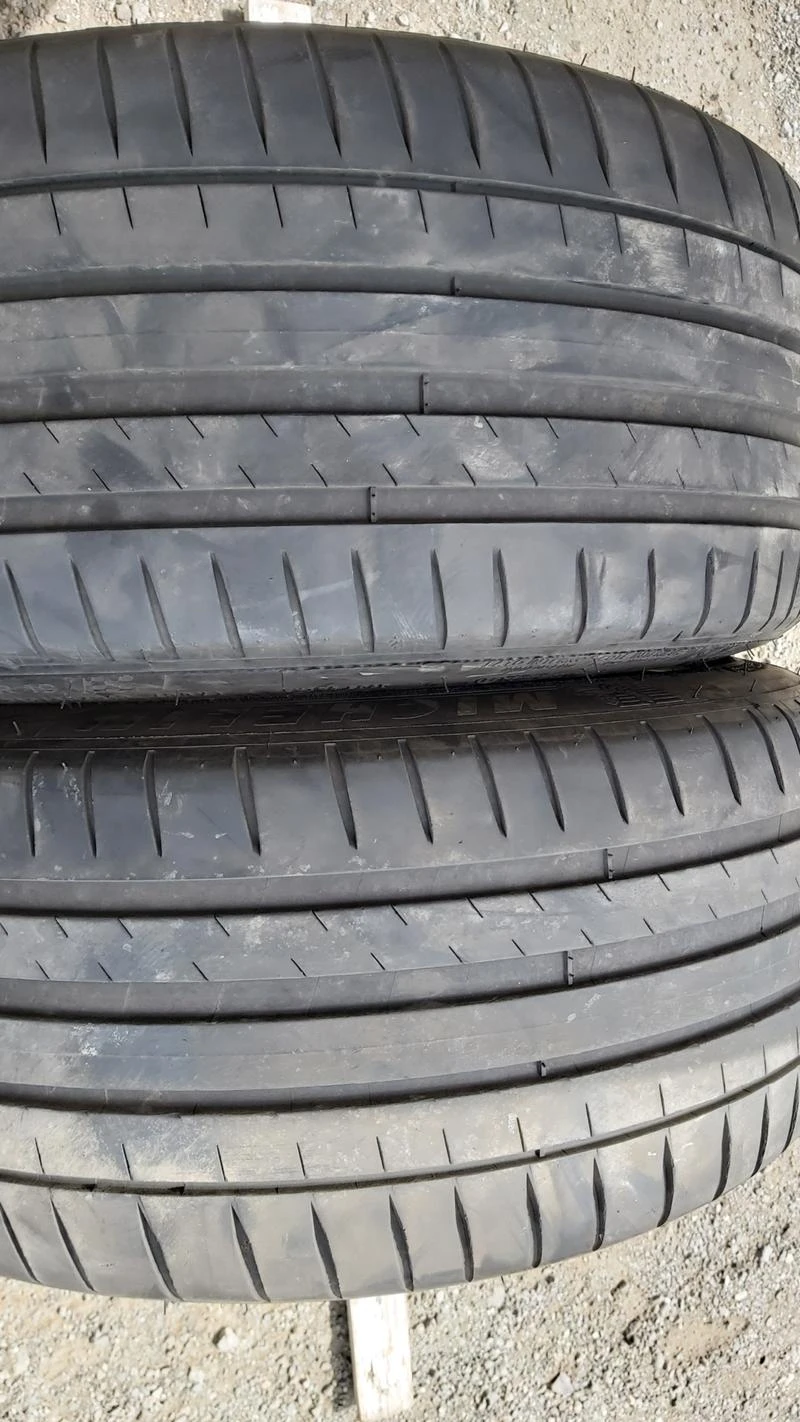 Гуми Летни 245/40R19, снимка 1 - Гуми и джанти - 29279044