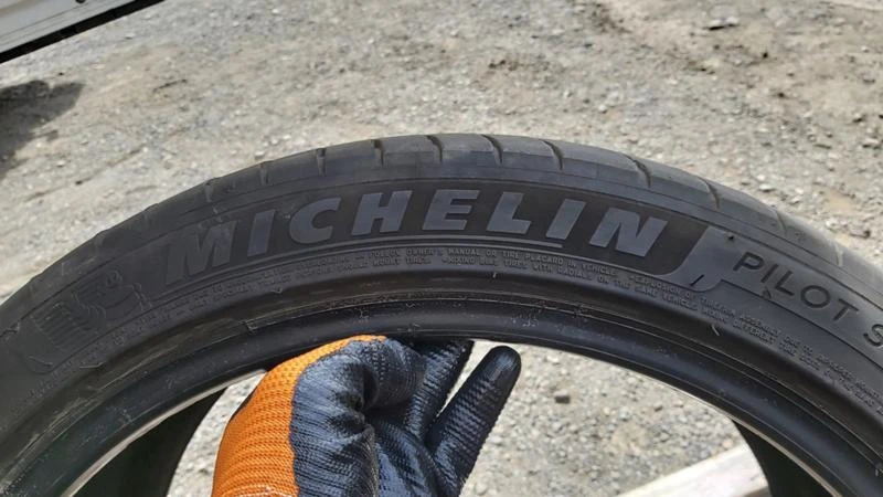 Гуми Летни 245/40R19, снимка 4 - Гуми и джанти - 29279044