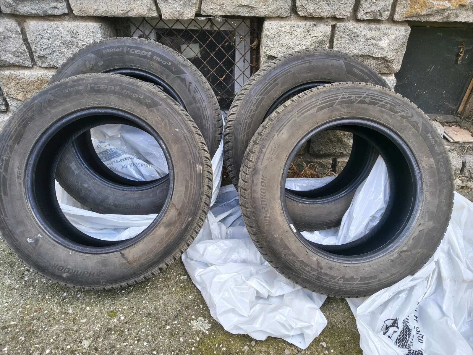 Гуми Зимни 235/65R18